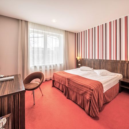 Rija Vef Hotel With Free Parking Riga Bagian luar foto