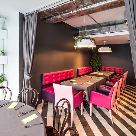 Rija Vef Hotel With Free Parking Riga Bagian luar foto