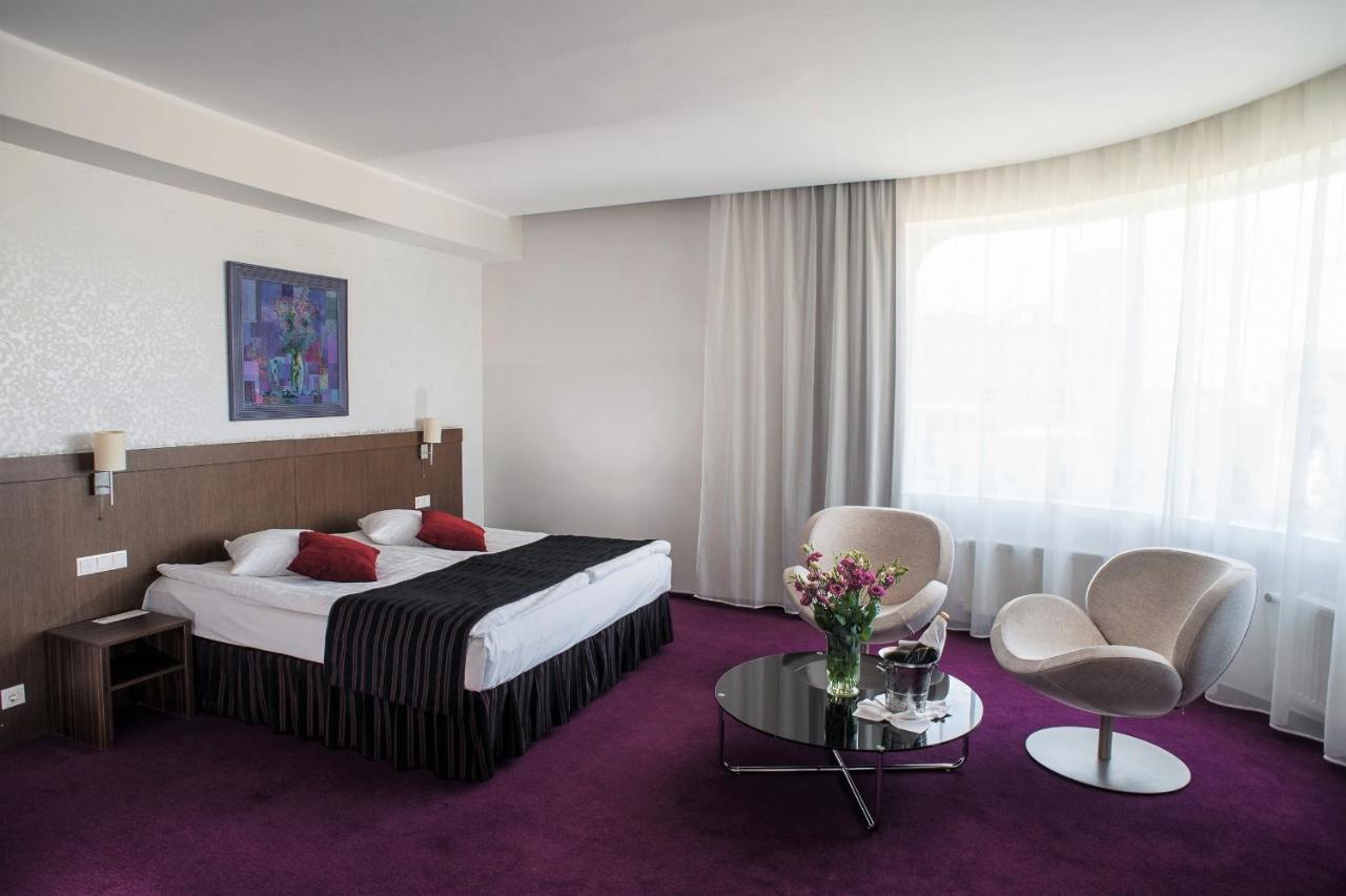 Rija Vef Hotel With Free Parking Riga Bagian luar foto
