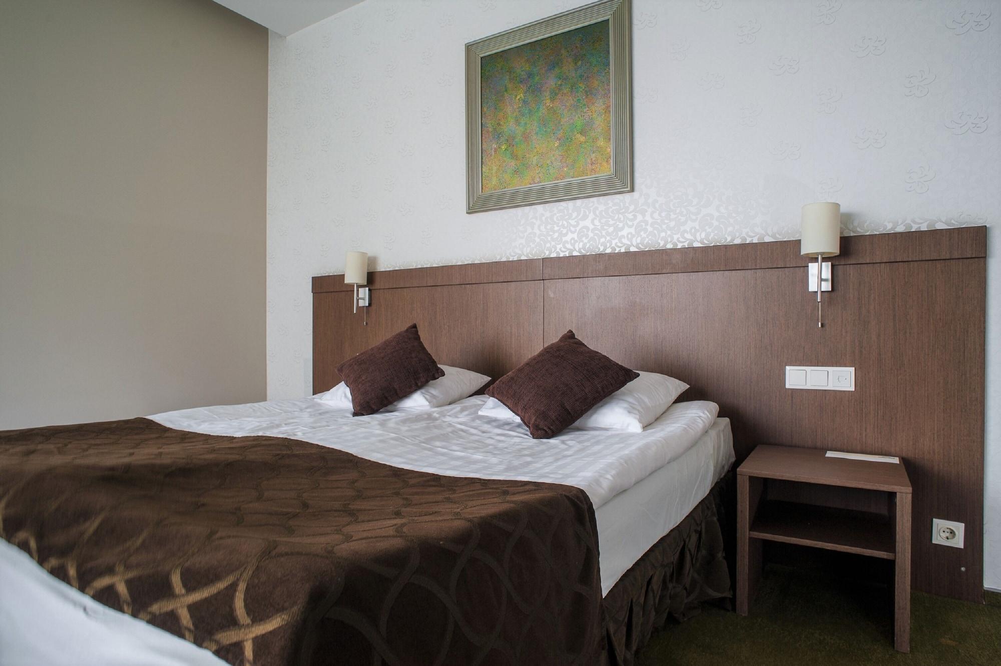 Rija Vef Hotel With Free Parking Riga Bagian luar foto