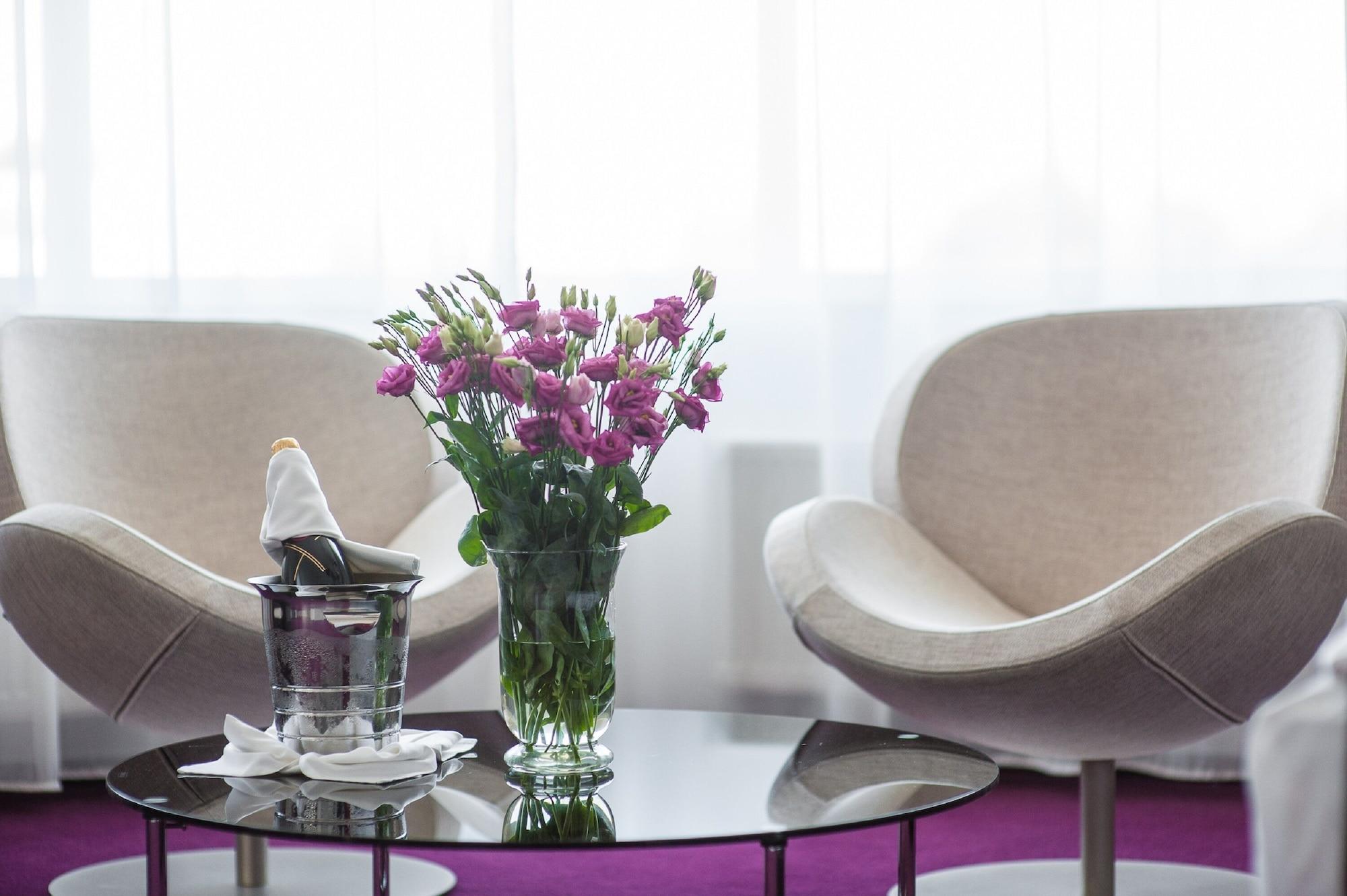 Rija Vef Hotel With Free Parking Riga Bagian luar foto