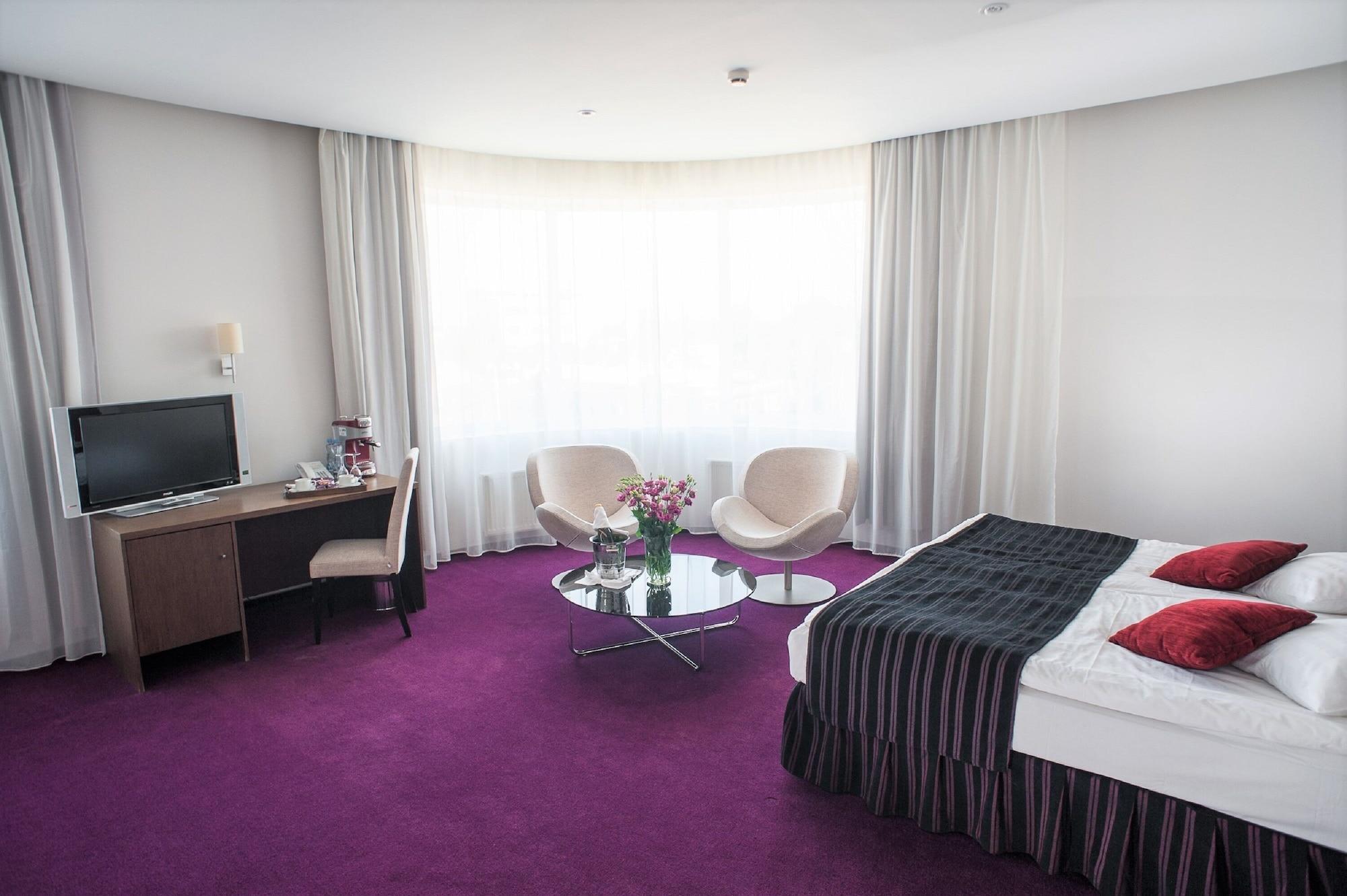 Rija Vef Hotel With Free Parking Riga Bagian luar foto