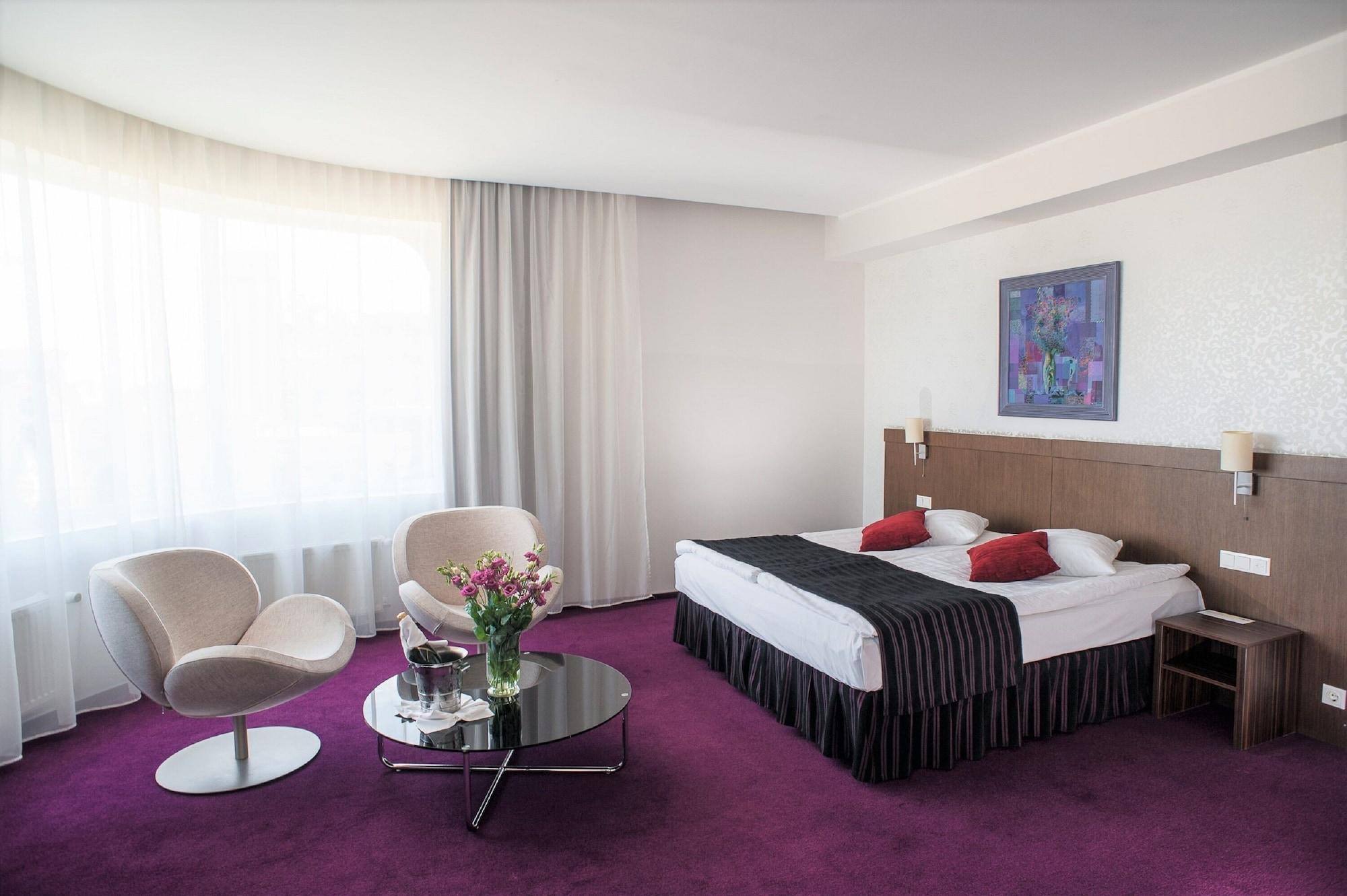 Rija Vef Hotel With Free Parking Riga Bagian luar foto