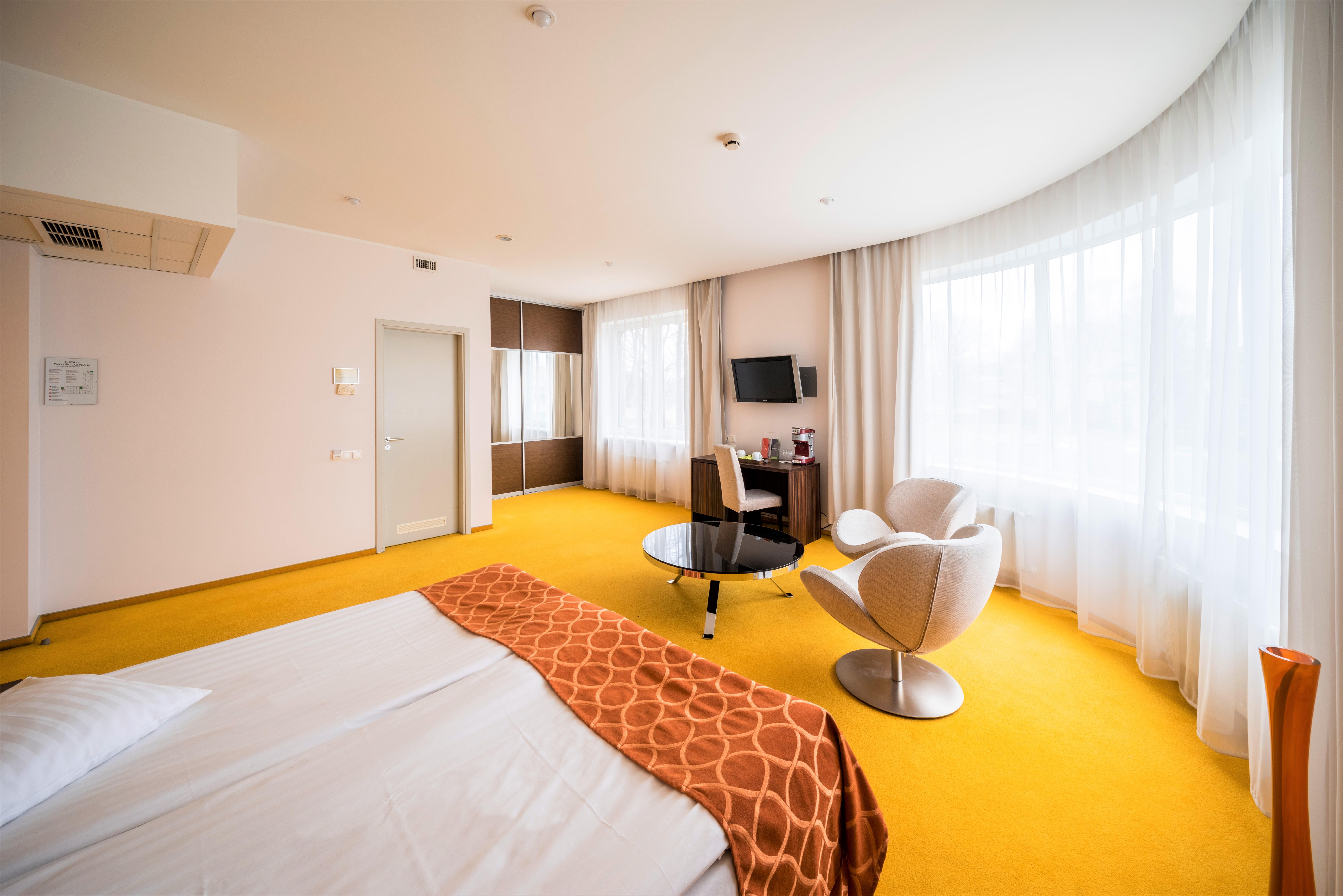 Rija Vef Hotel With Free Parking Riga Bagian luar foto