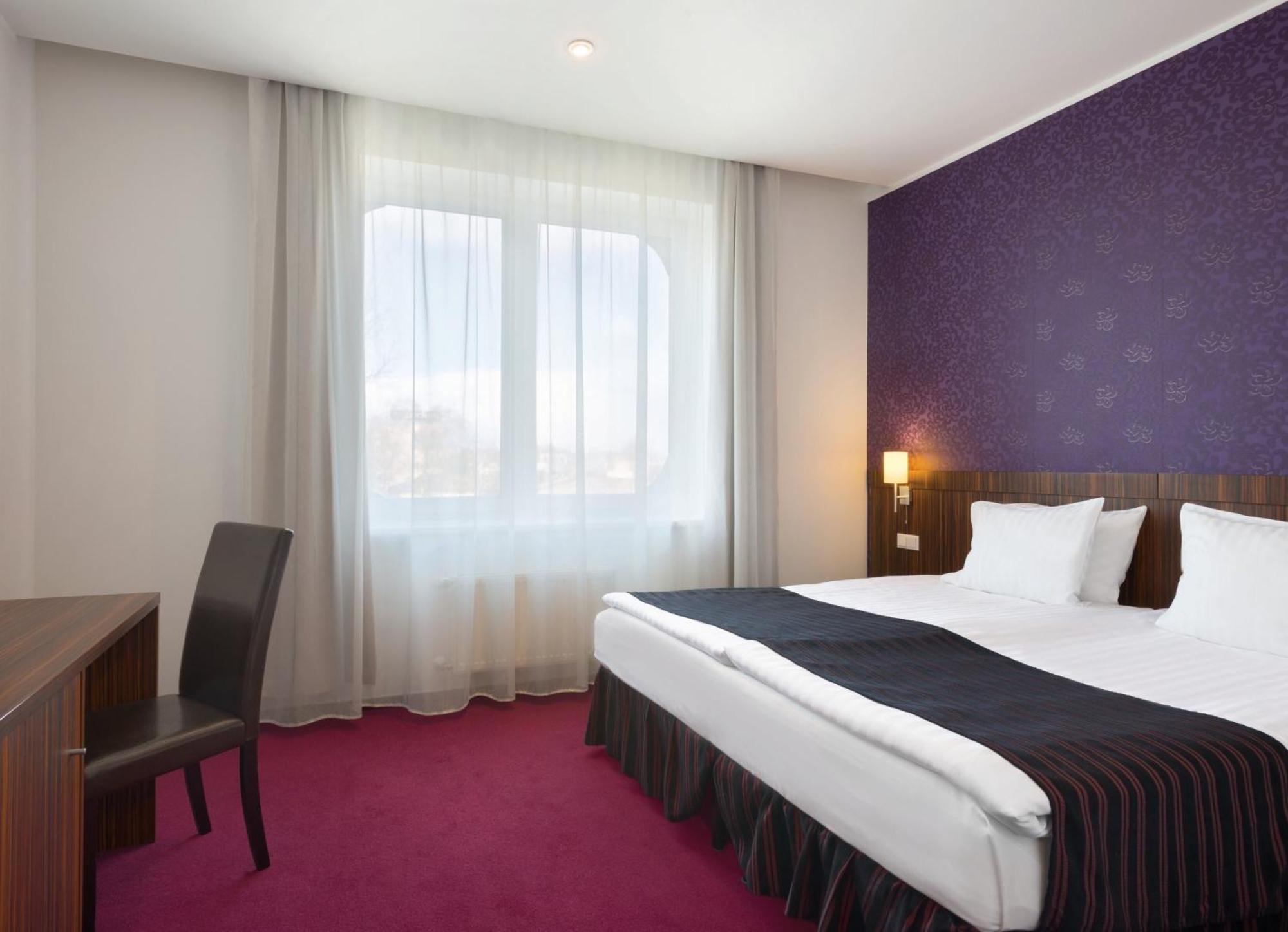 Rija Vef Hotel With Free Parking Riga Bagian luar foto