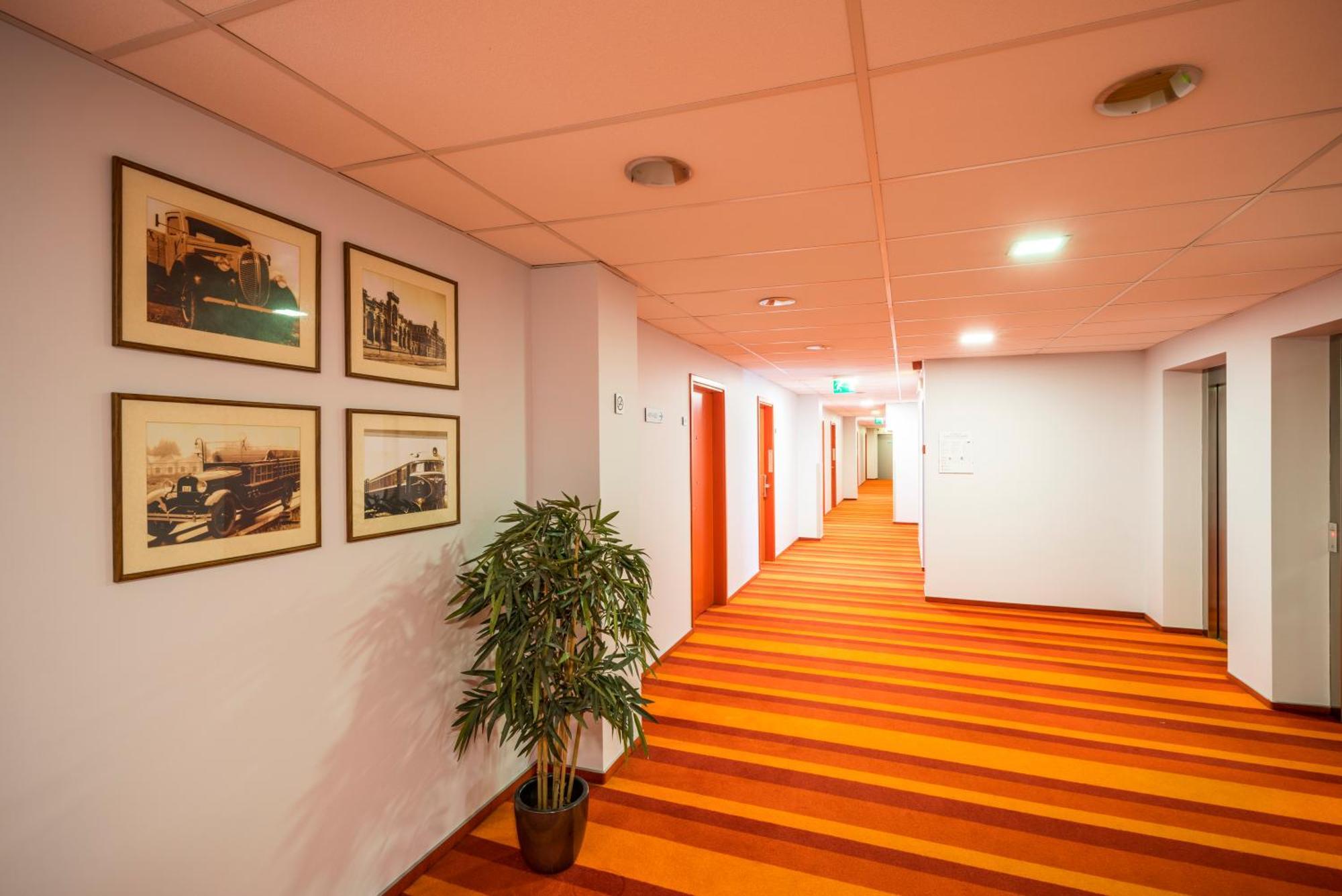 Rija Vef Hotel With Free Parking Riga Bagian luar foto