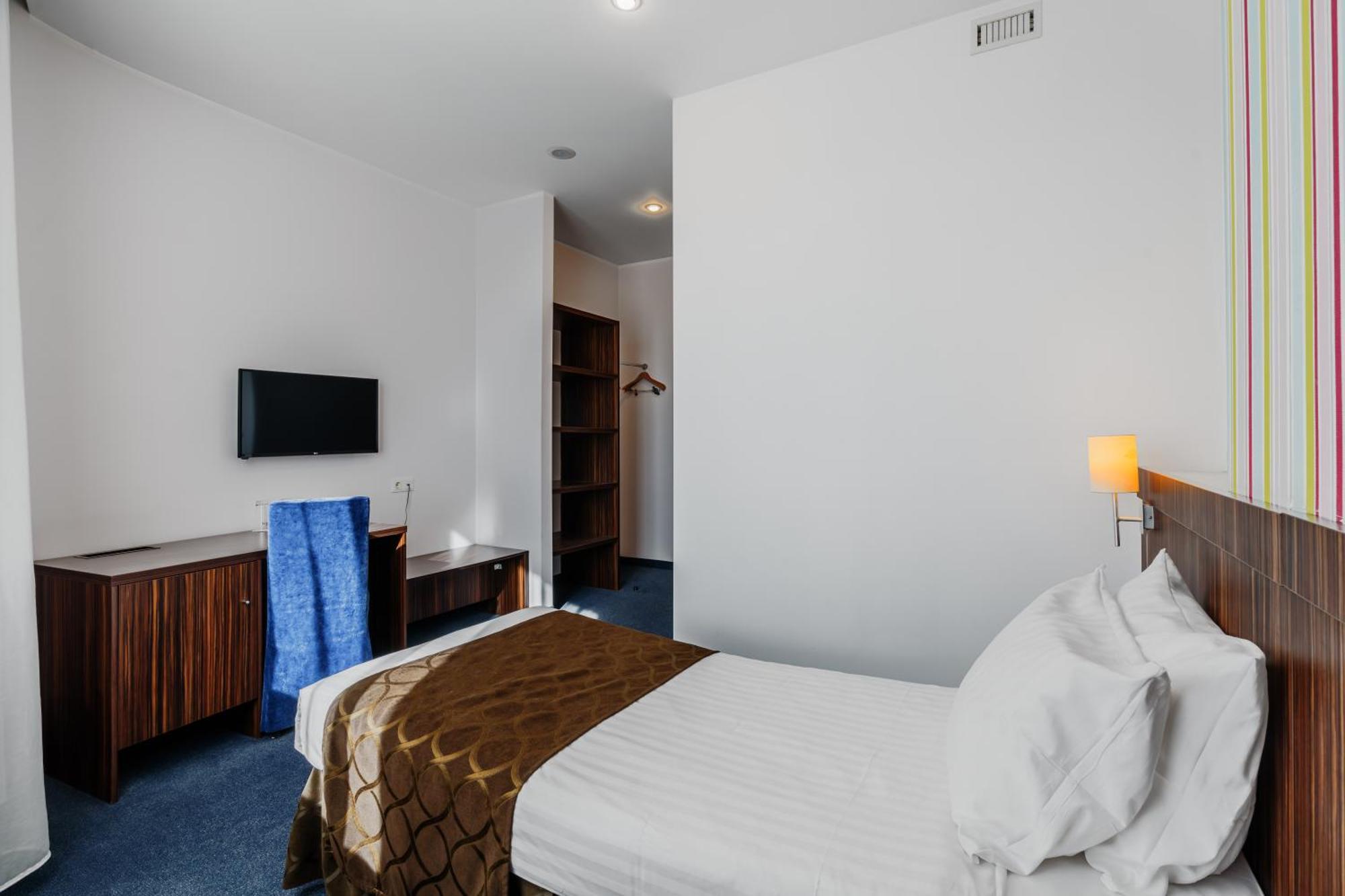 Rija Vef Hotel With Free Parking Riga Ruang foto