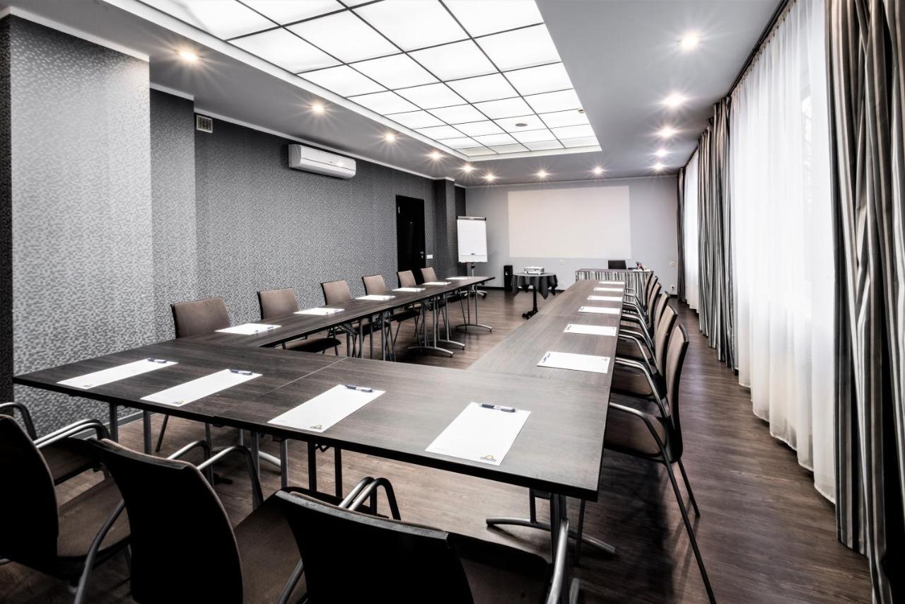 Rija Vef Hotel With Free Parking Riga Bagian luar foto
