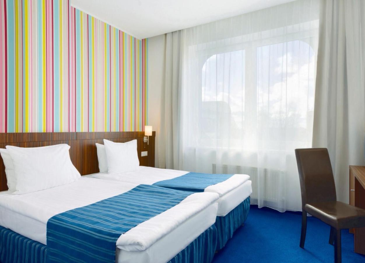 Rija Vef Hotel With Free Parking Riga Bagian luar foto