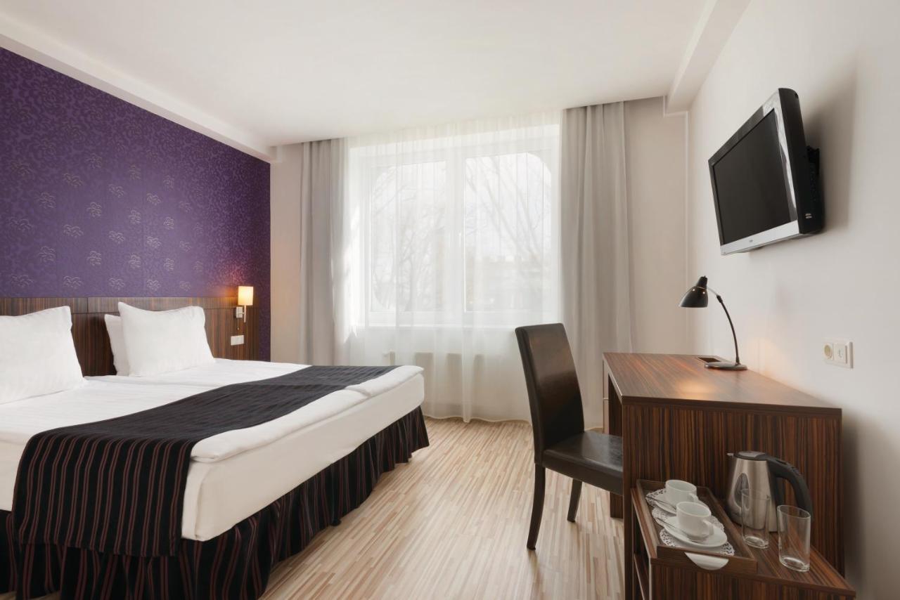 Rija Vef Hotel With Free Parking Riga Bagian luar foto