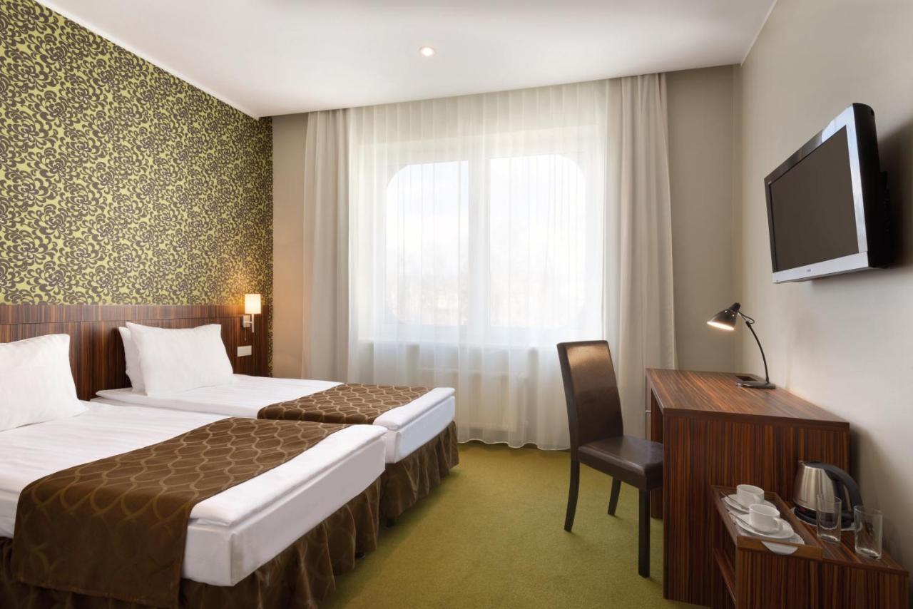 Rija Vef Hotel With Free Parking Riga Bagian luar foto